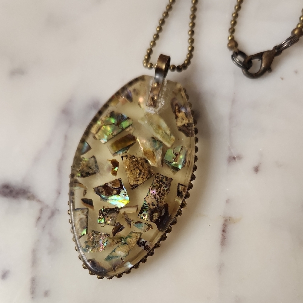 Abalone Iridescent Pendant Necklace 1960's - Picture 2 of 11